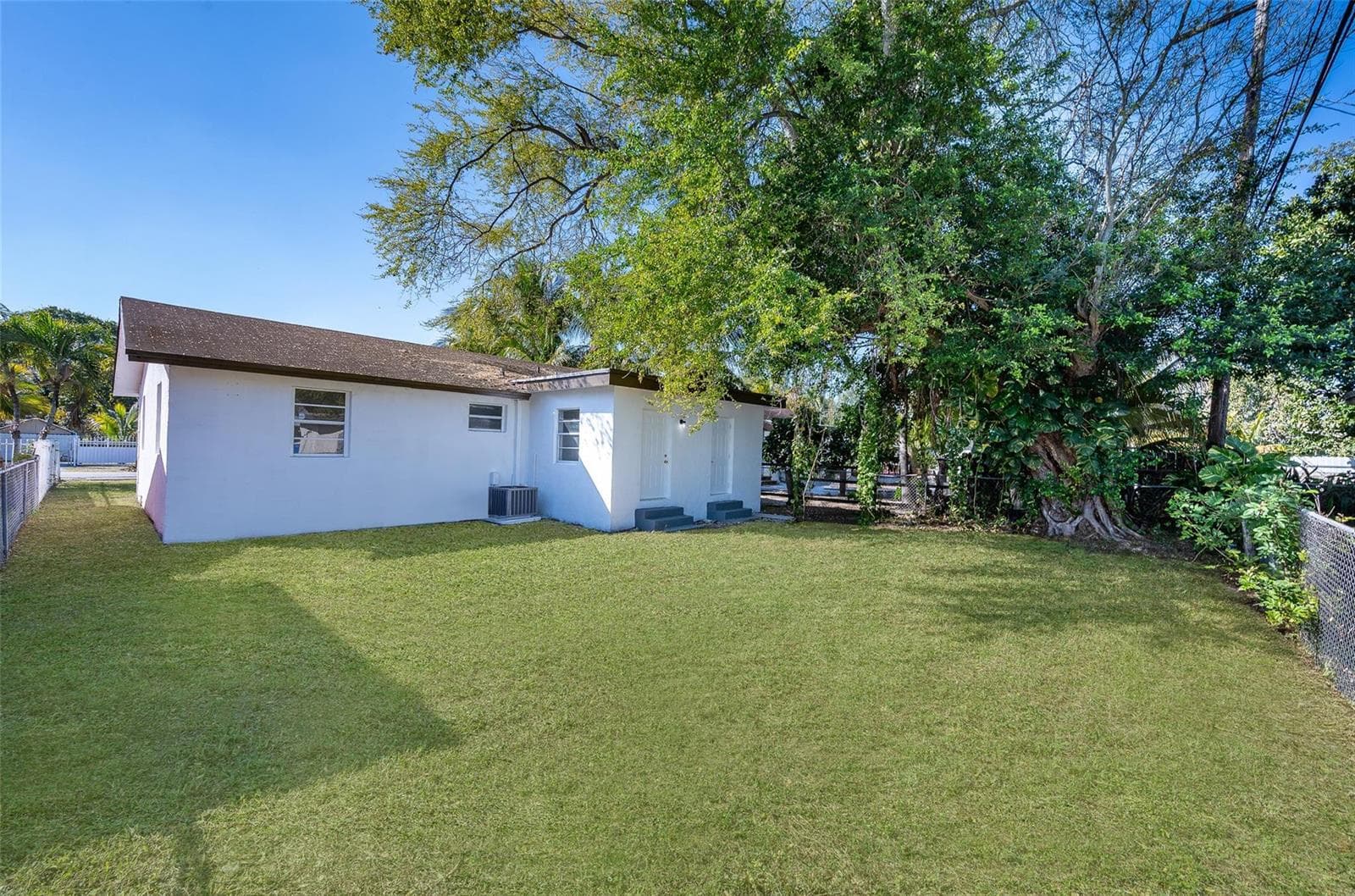 1161 NW 105th Terrace, Miami FL 33150 — 23
