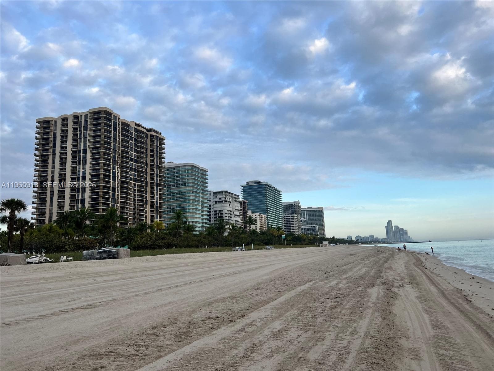 52 Camden Dr, Bal Harbour FL 33154 — 42