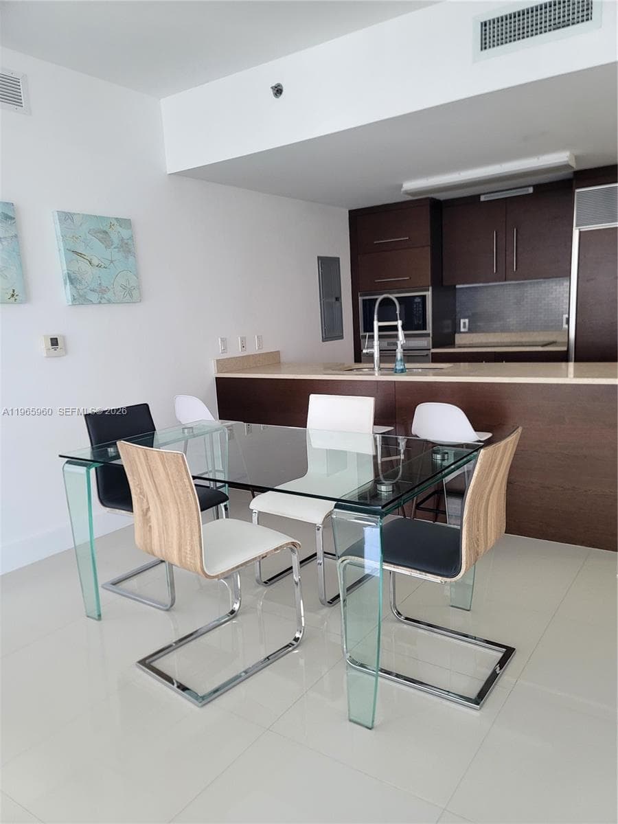 475 Brickell Ave # 3709, Miami FL 33131 — 17