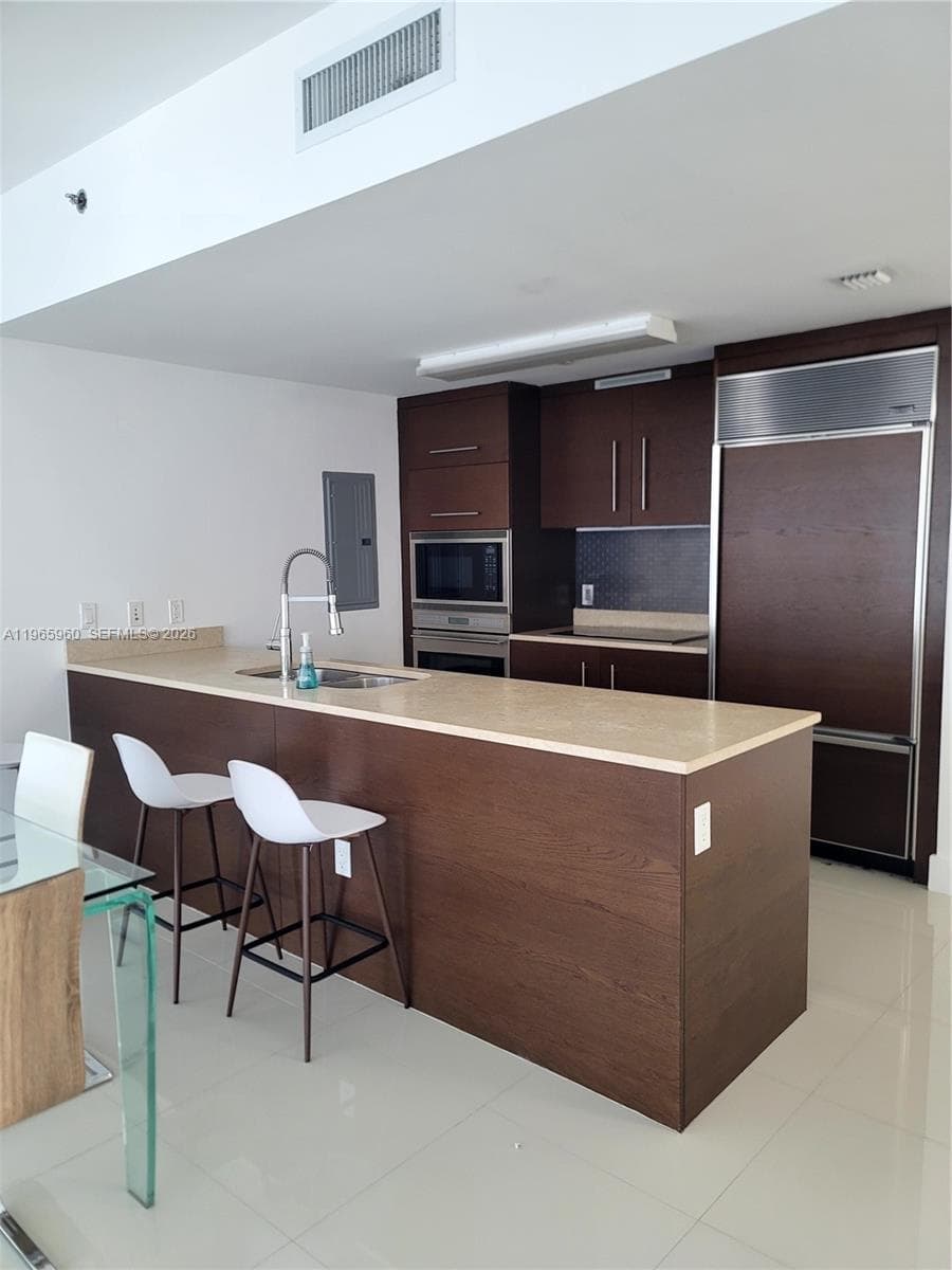 475 Brickell Ave # 3709, Miami FL 33131 — 16