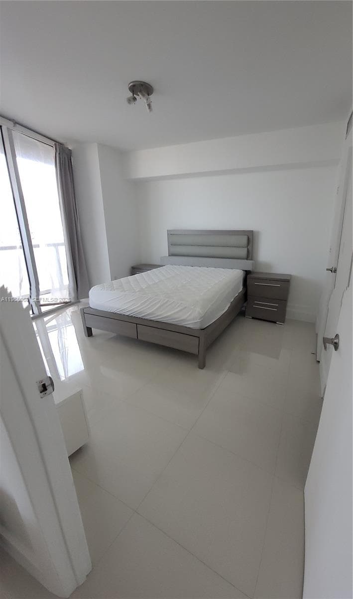 475 Brickell Ave # 3709, Miami FL 33131 — 1