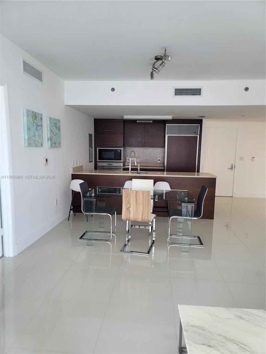475 Brickell Ave # 3709, Miami FL 33131 — 8