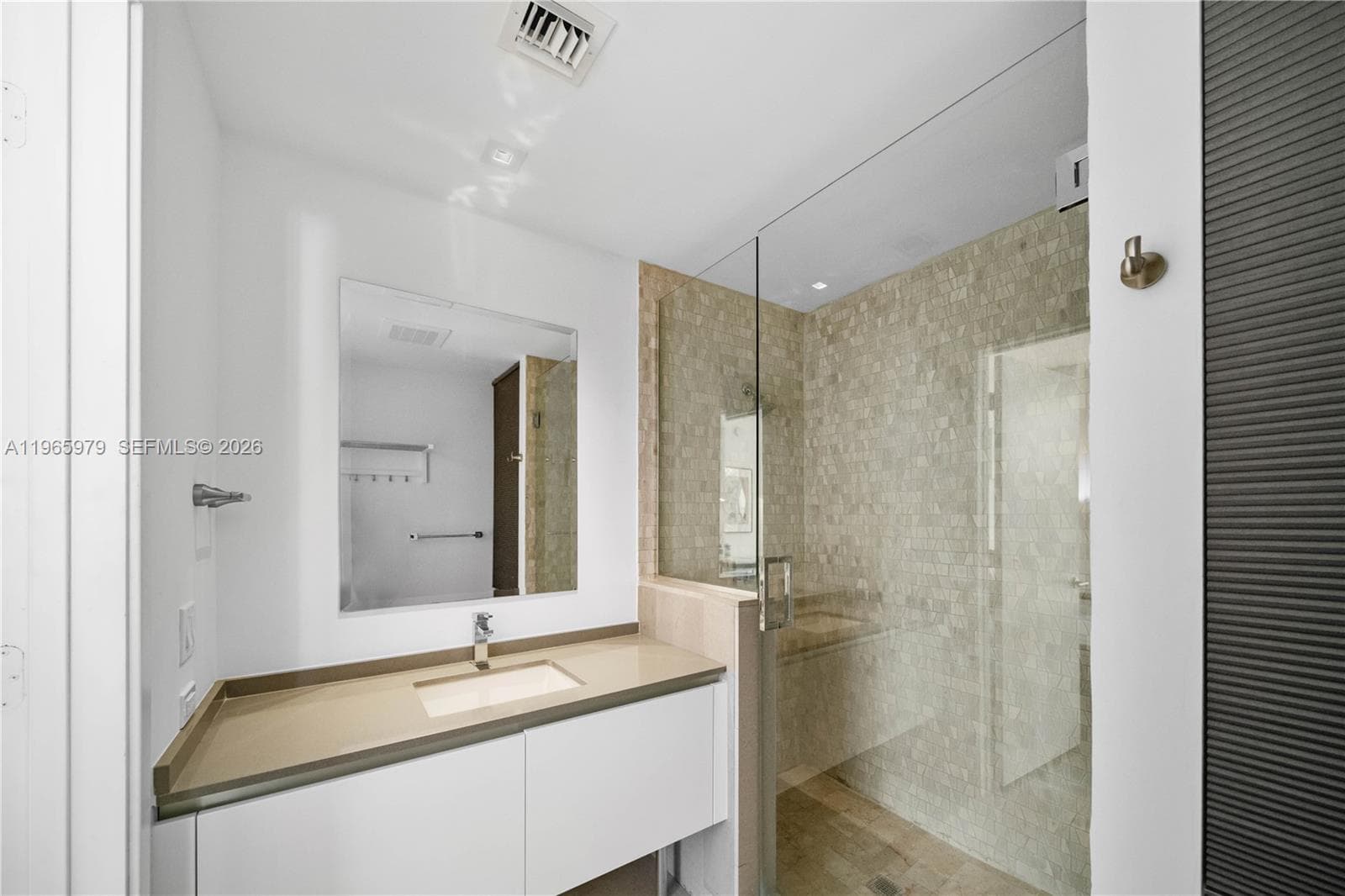 68 SE 6th St # 1201, Miami FL 33131 — 13