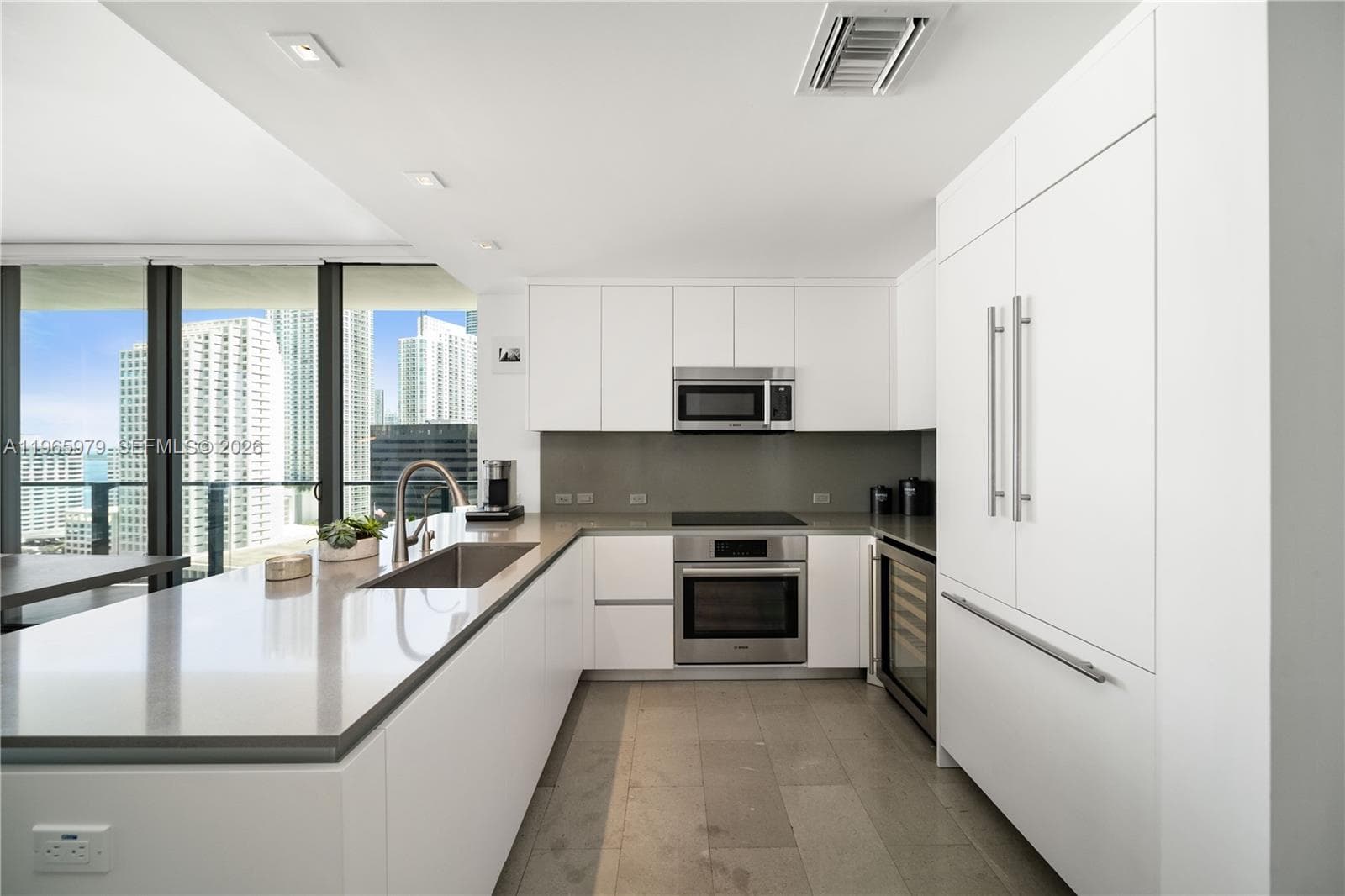 68 SE 6th St # 1201, Miami FL 33131 — 3