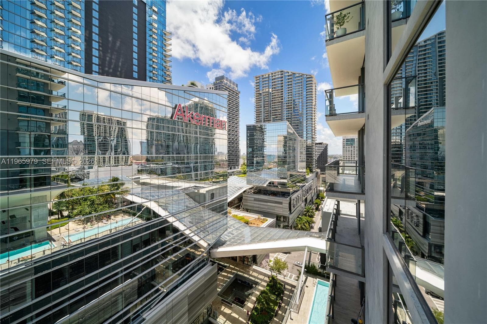 68 SE 6th St # 1201, Miami FL 33131 — 32