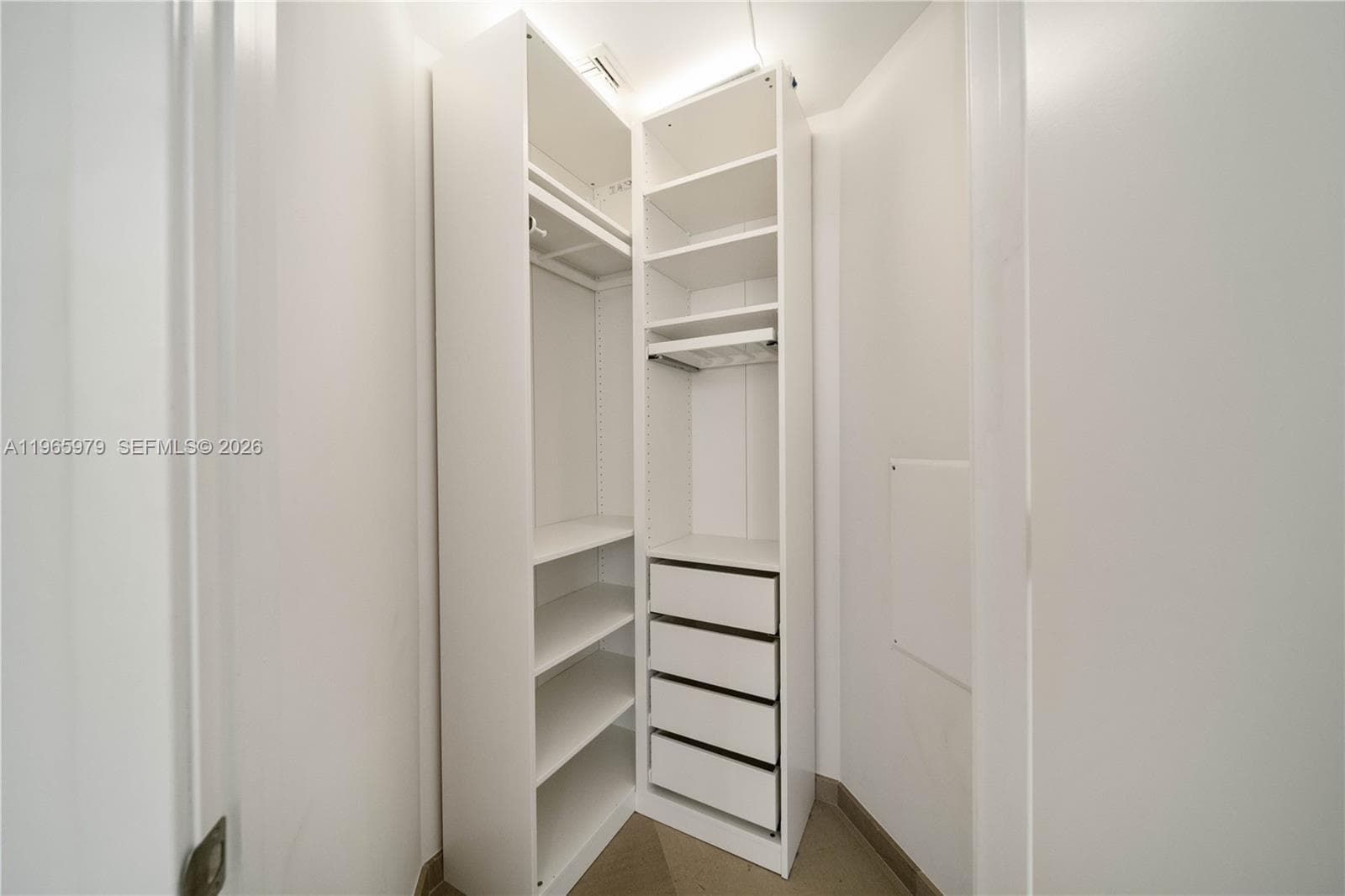 68 SE 6th St # 1201, Miami FL 33131 — 18