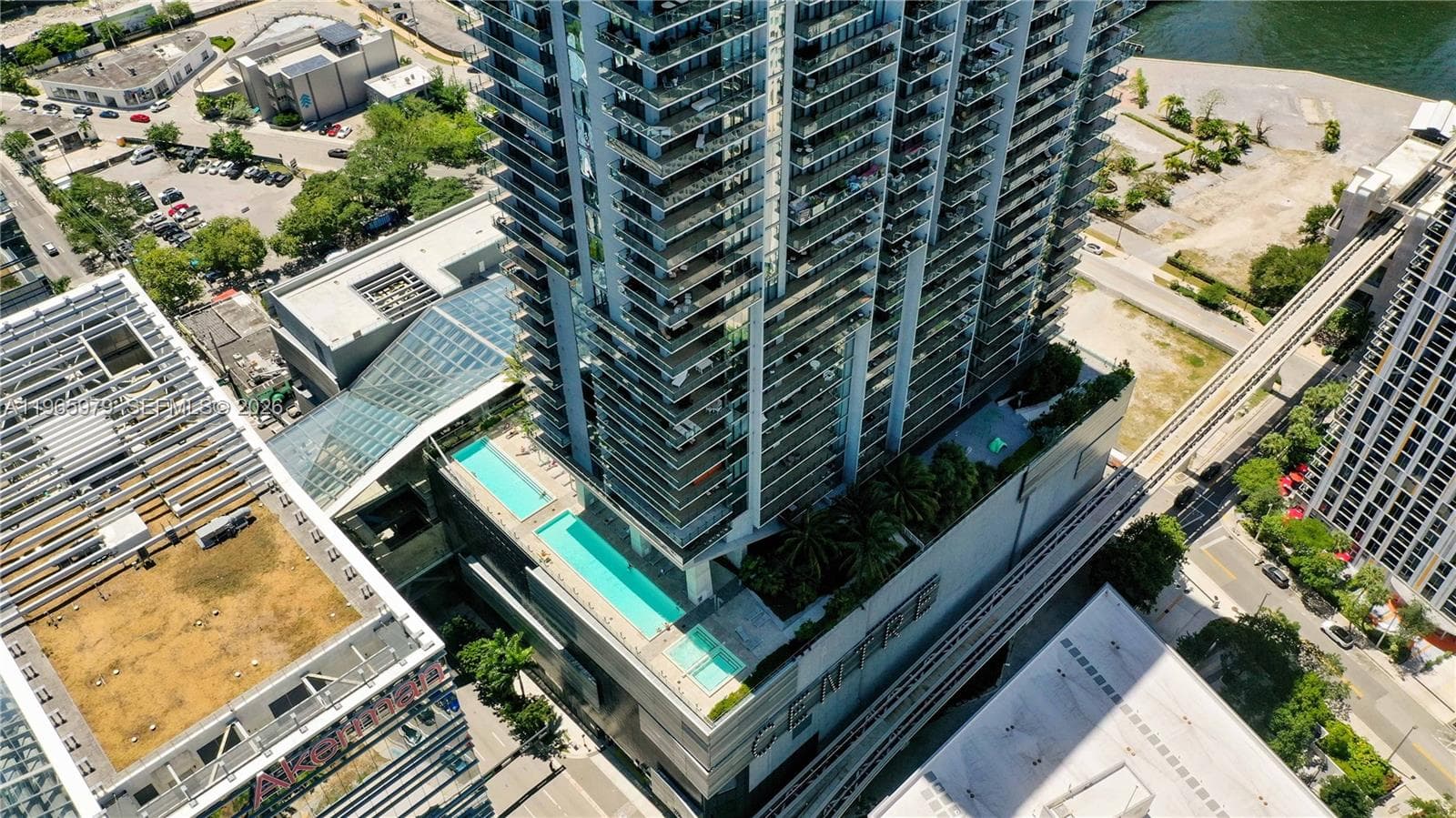 68 SE 6th St # 1201, Miami FL 33131 — 37