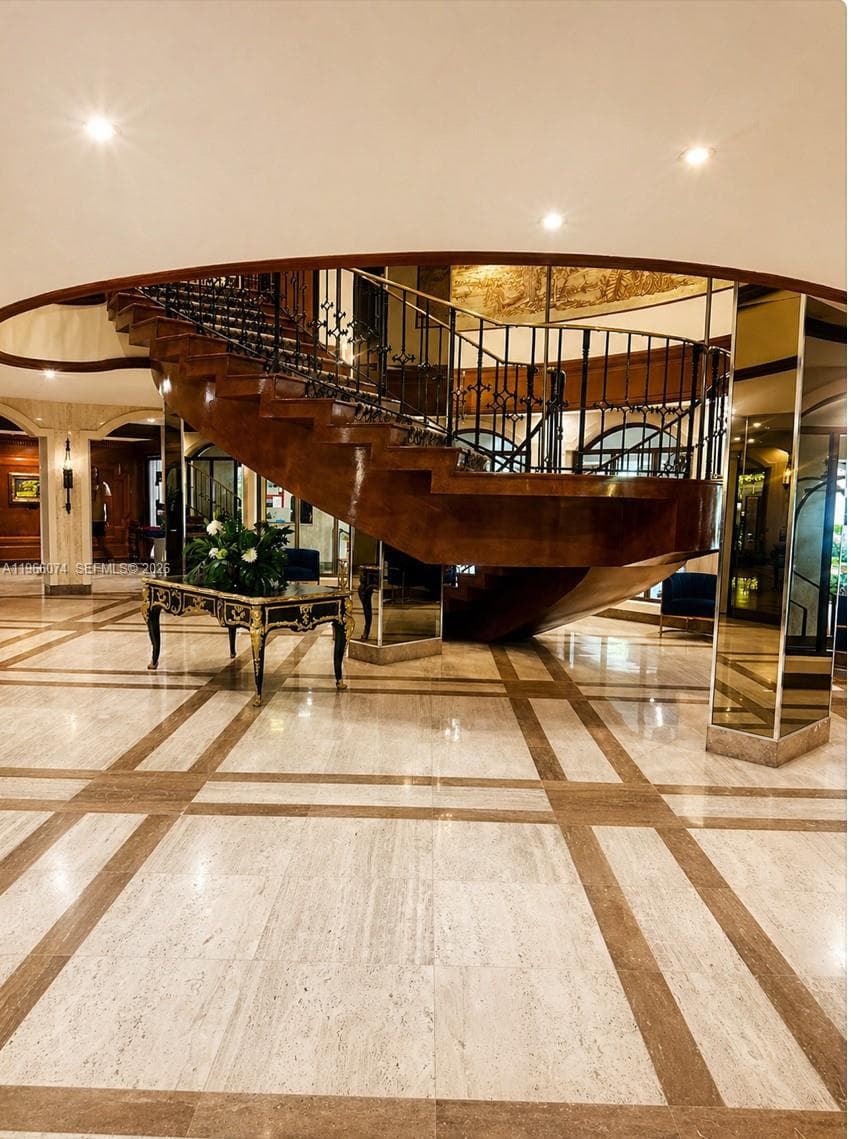 6039 Collins Ave # 1625, Miami Beach FL 33140 — 7