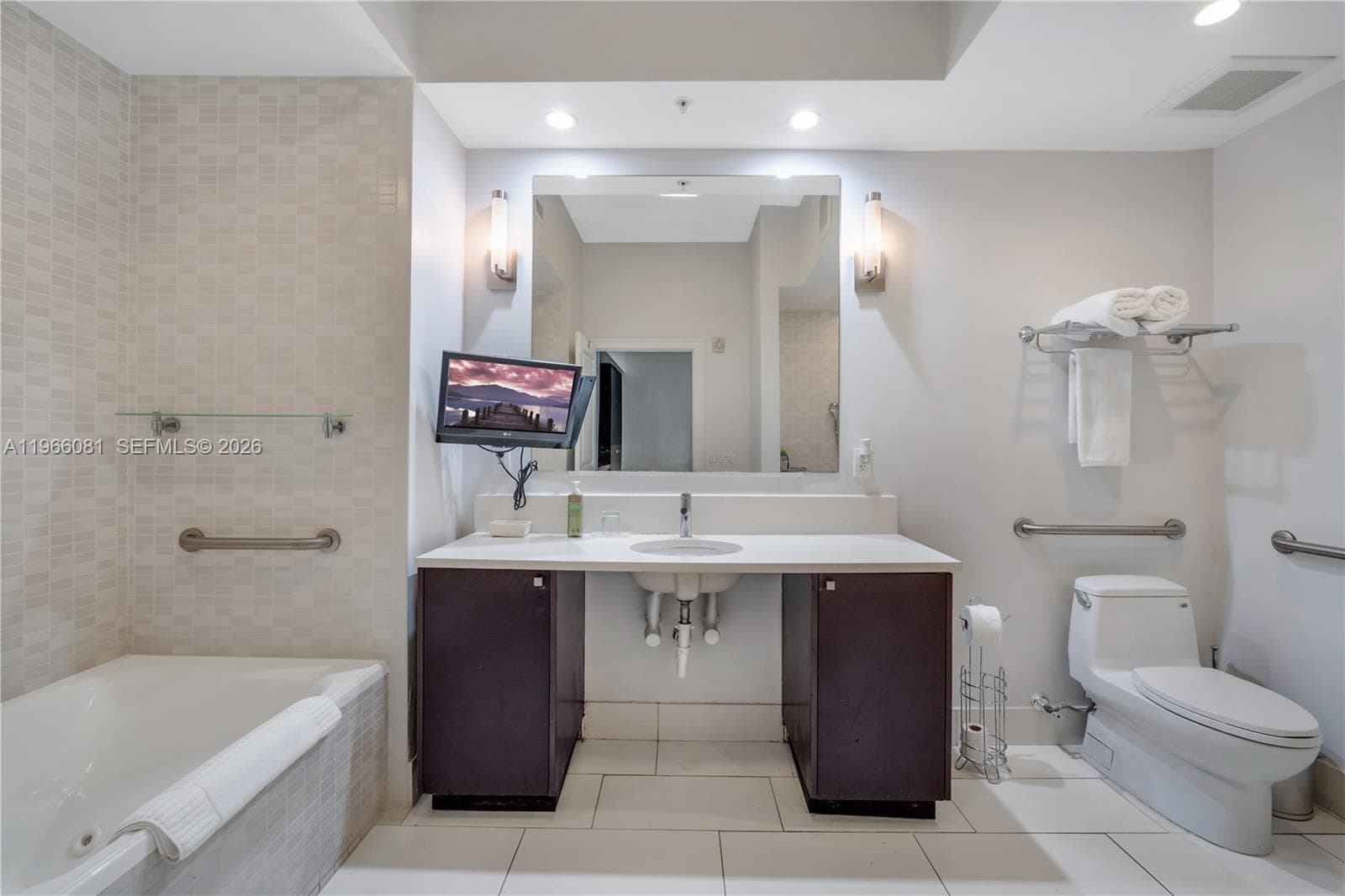 5300 NW 87th Ave # 108, Doral FL 33178 — 25