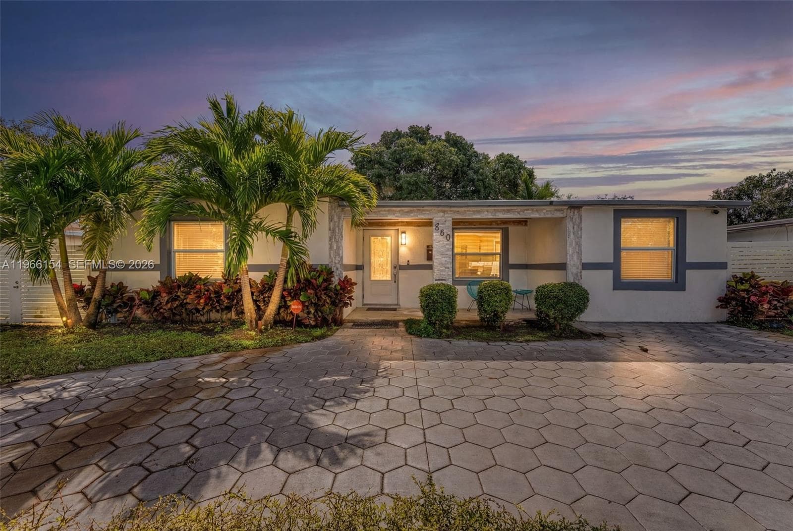 860 NE 142nd St, North Miami FL 33161 — 2