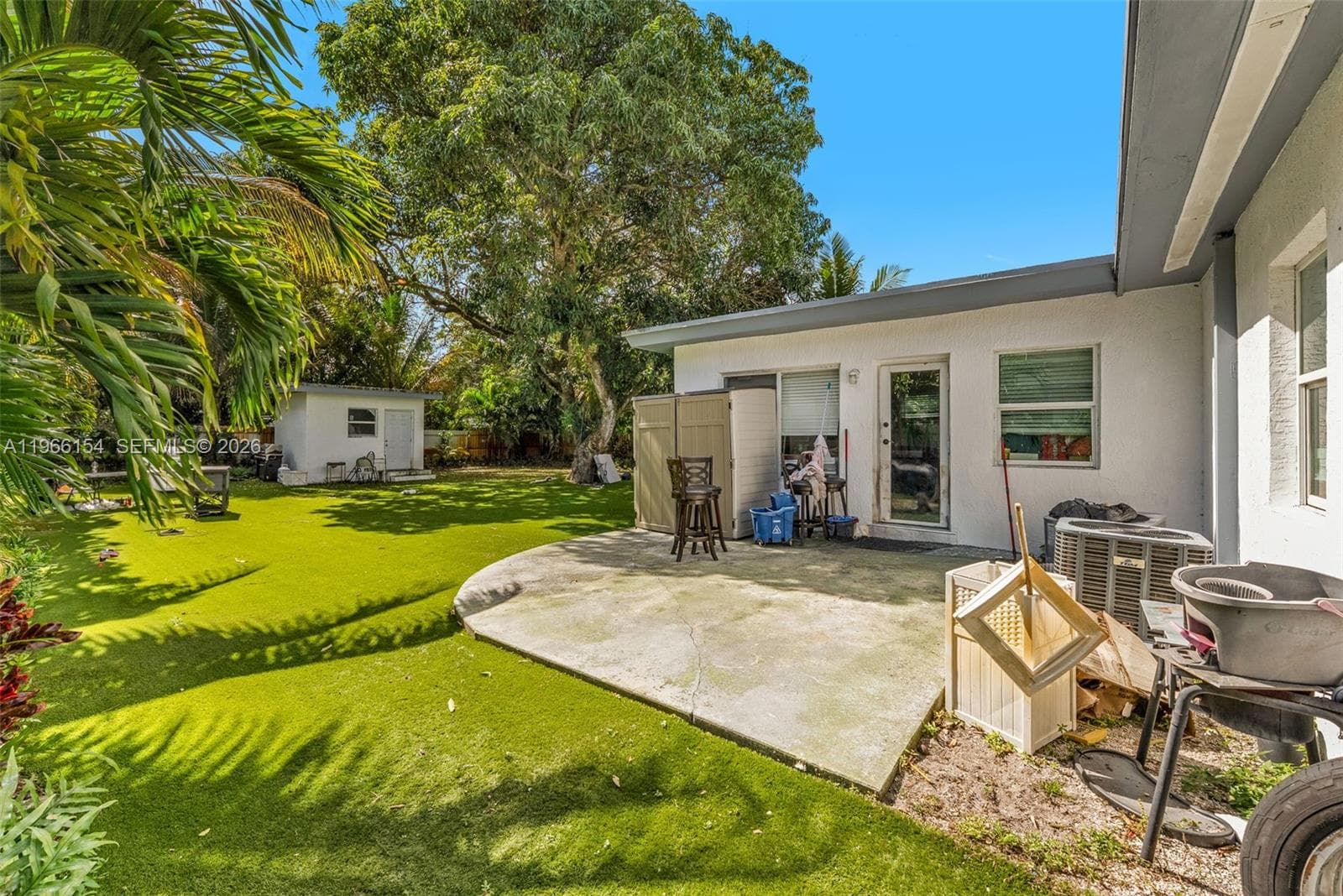 860 NE 142nd St, North Miami FL 33161 — 16