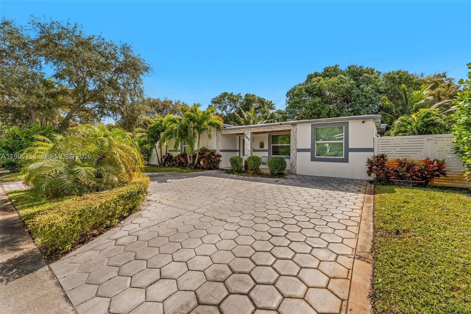 860 NE 142nd St, North Miami FL 33161 — 3