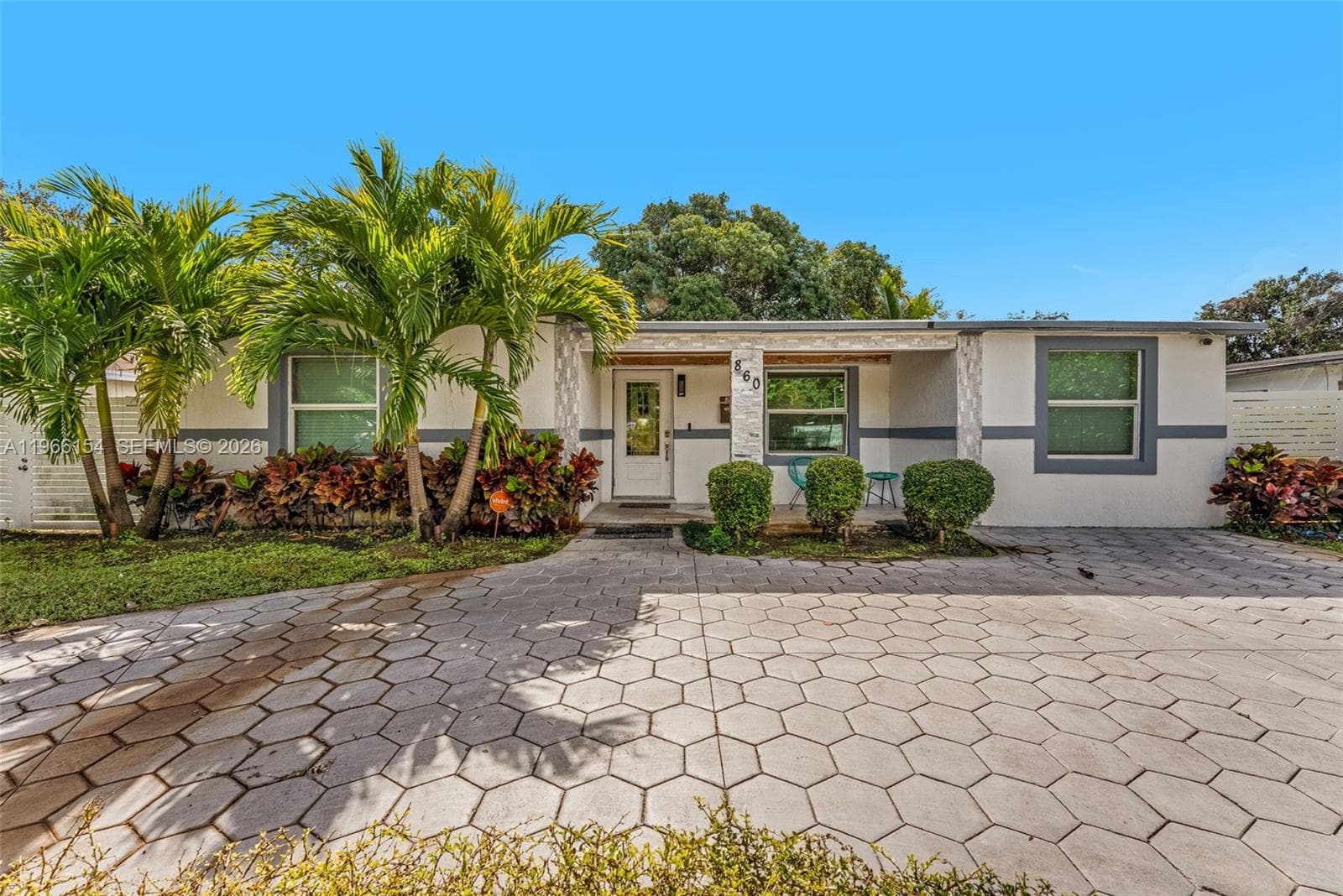 860 NE 142nd St, North Miami FL 33161 — 1