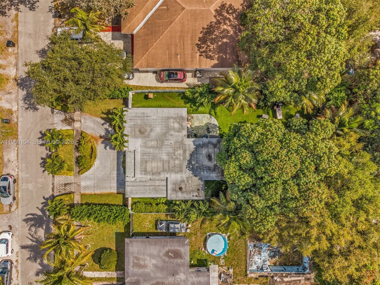 860 NE 142nd St, North Miami FL 33161 — 18