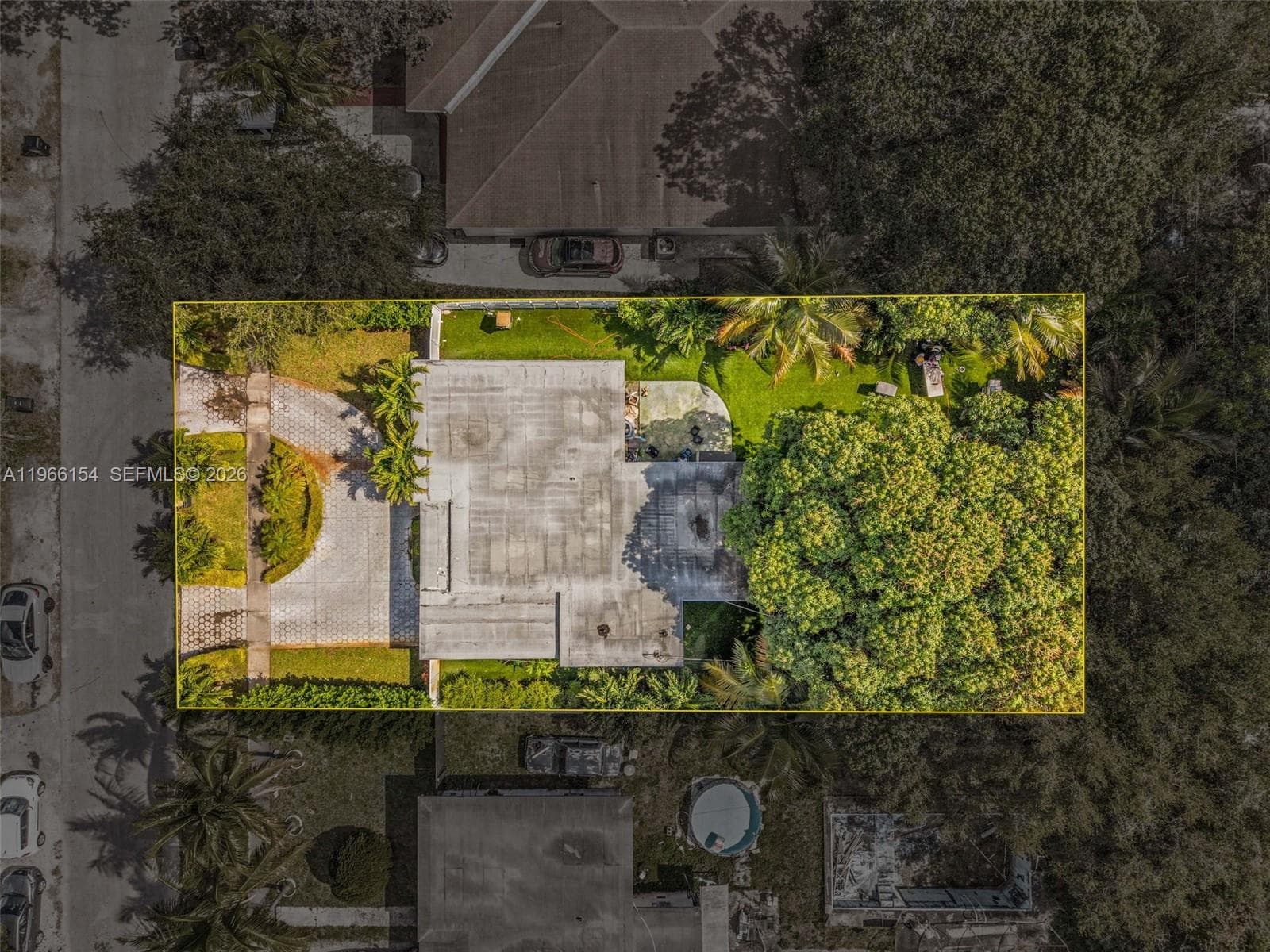 860 NE 142nd St, North Miami FL 33161 — 19