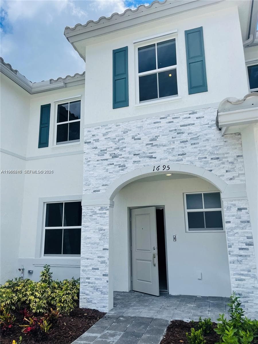 1695 SE 27th Rd # 1695, Homestead FL 33035 — 1
