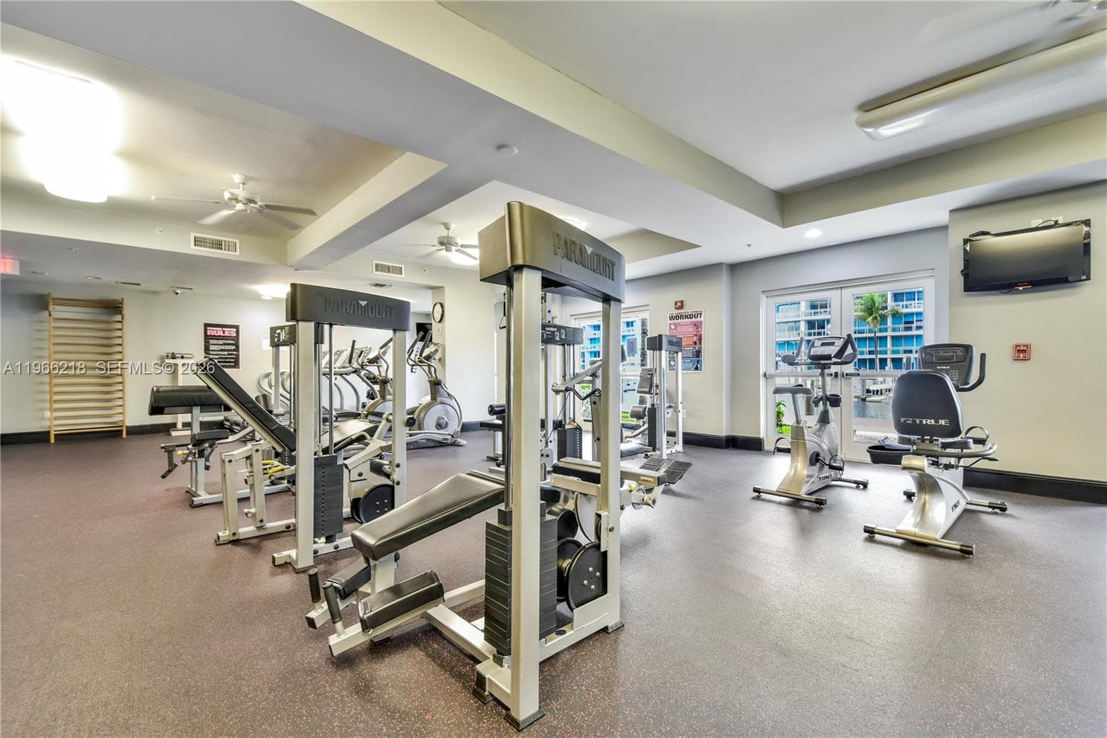 3001 NE 185th St # 103, Aventura FL 33180 — 17