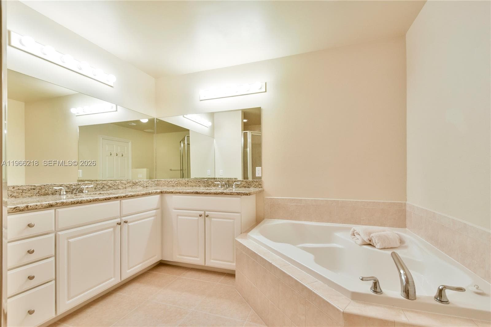 3001 NE 185th St # 103, Aventura FL 33180 — 16