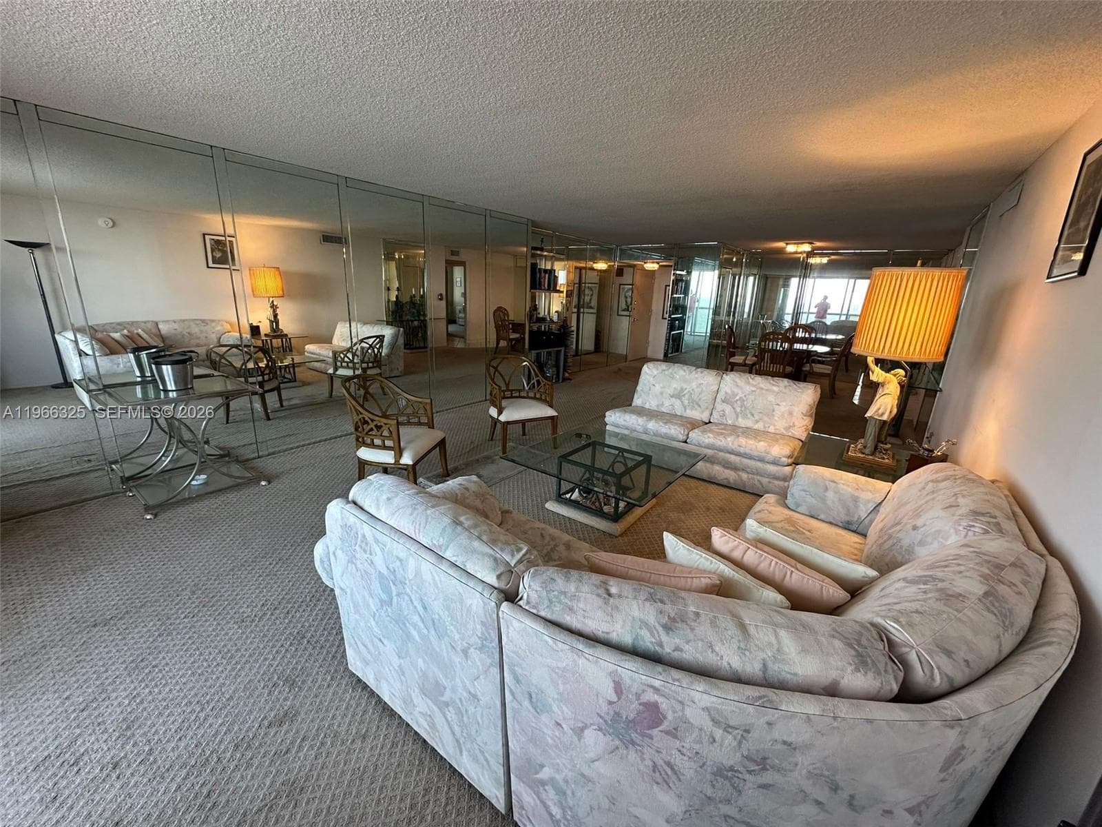 6039 Collins Ave # 1517, Miami Beach FL 33140 — 7