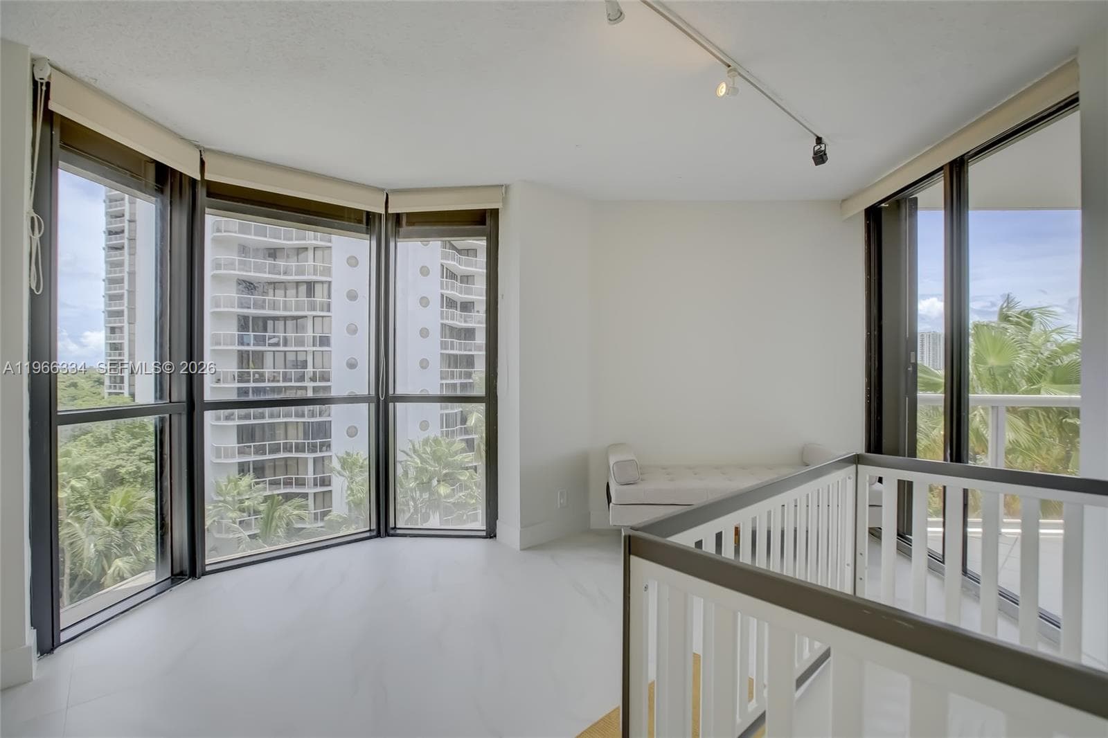 3600 Yacht Club Dr # 703, Aventura FL 33180 — 52