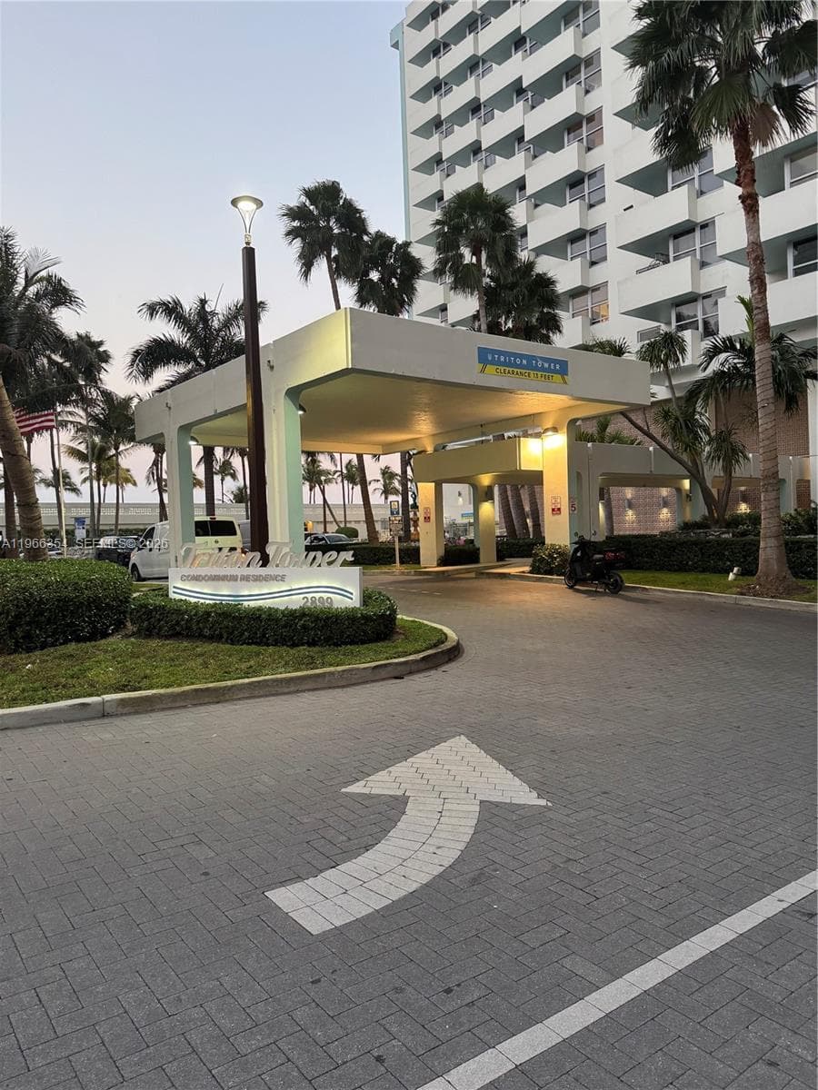 2899 Collins Ave # 936, Miami Beach FL 33140 — 2