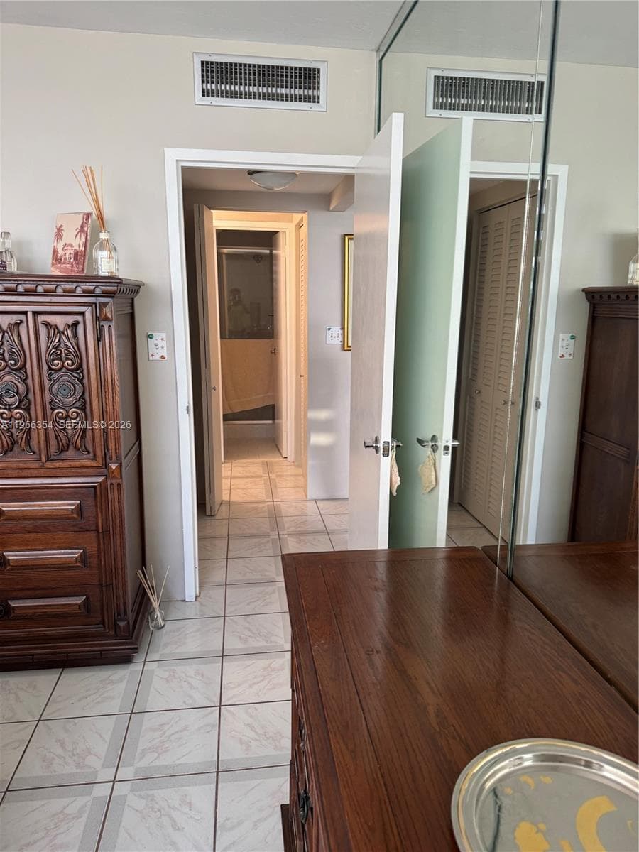 2899 Collins Ave # 936, Miami Beach FL 33140 — 36