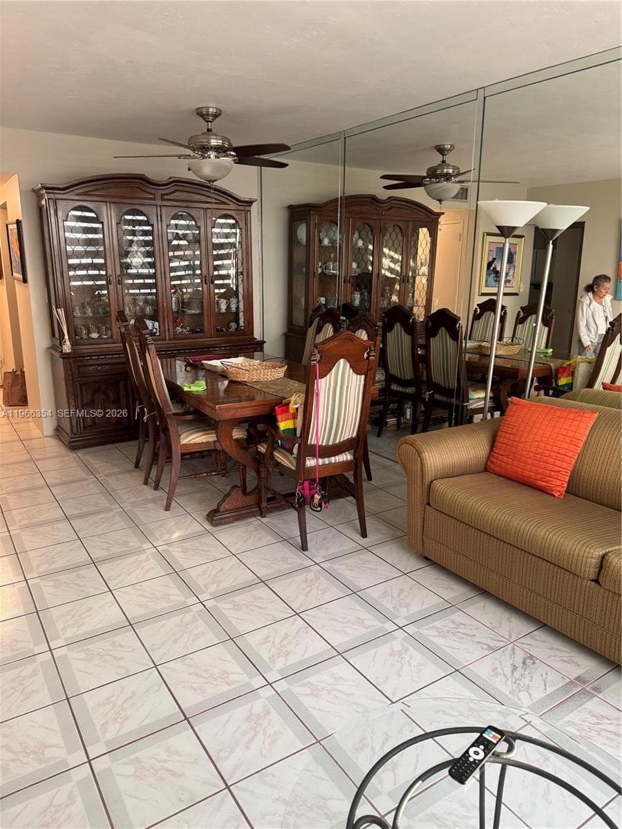2899 Collins Ave # 936, Miami Beach FL 33140 — 24