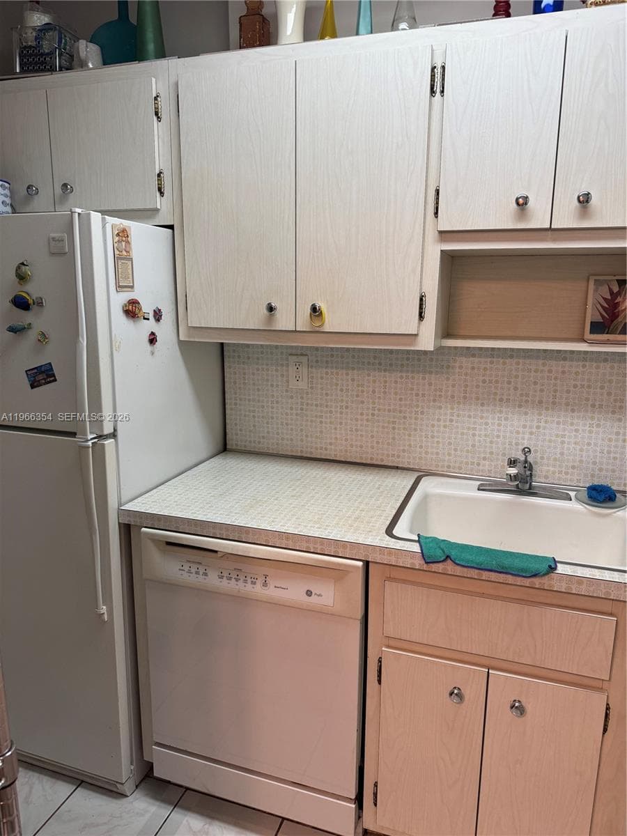 2899 Collins Ave # 936, Miami Beach FL 33140 — 30
