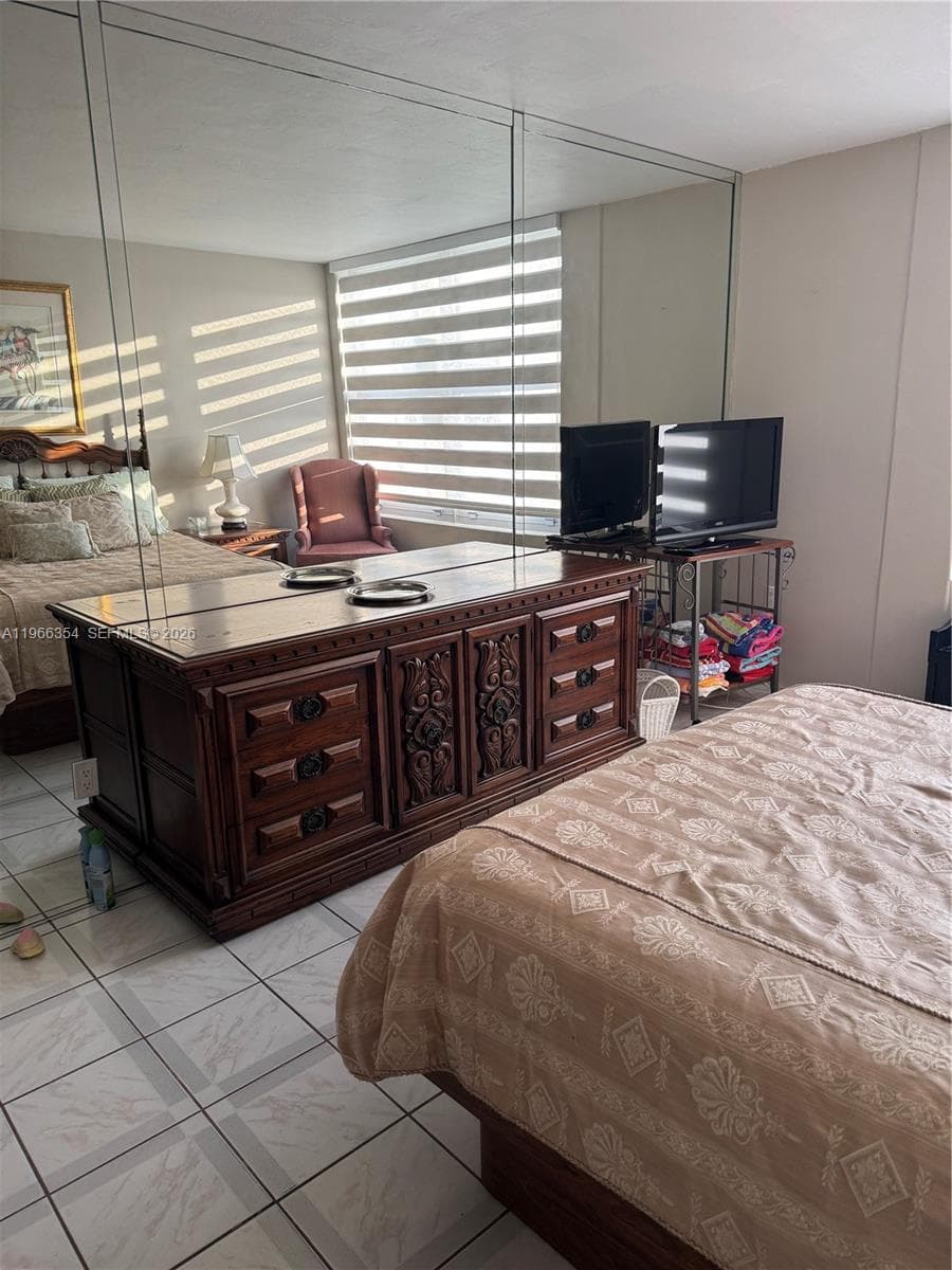 2899 Collins Ave # 936, Miami Beach FL 33140 — 34
