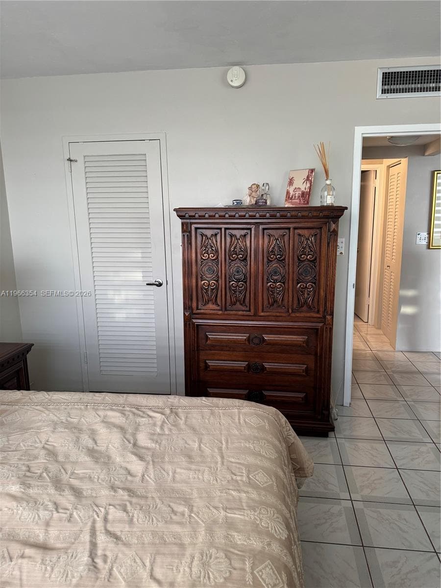 2899 Collins Ave # 936, Miami Beach FL 33140 — 33