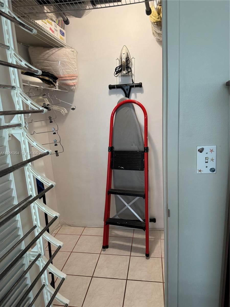 2899 Collins Ave # 936, Miami Beach FL 33140 — 37