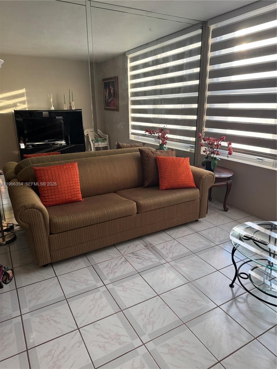 2899 Collins Ave # 936, Miami Beach FL 33140 — 40