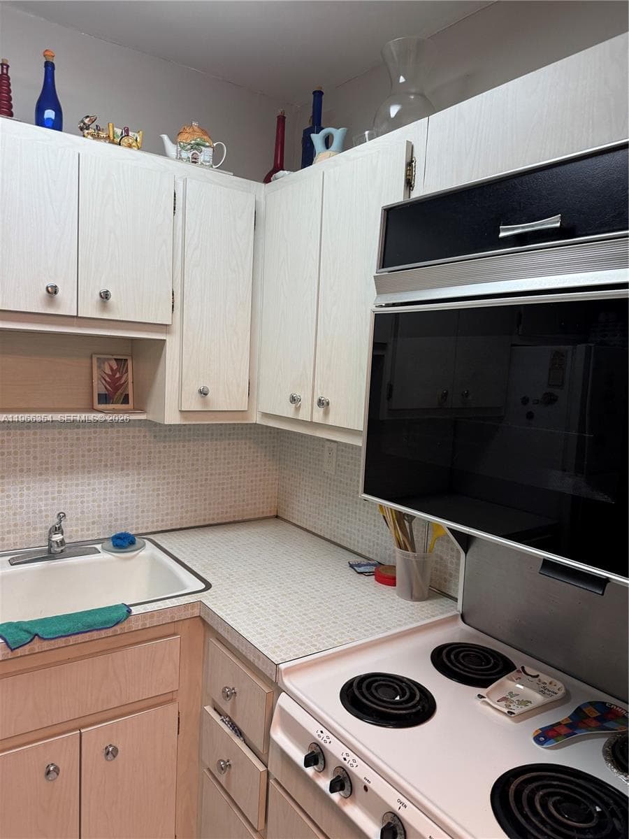 2899 Collins Ave # 936, Miami Beach FL 33140 — 29