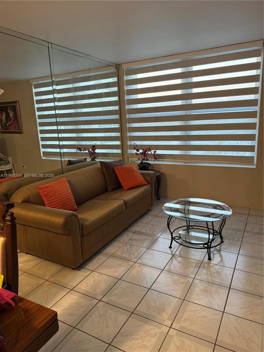 2899 Collins Ave # 936, Miami Beach FL 33140 — 25