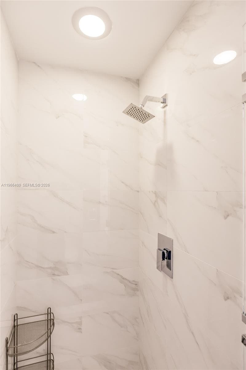 801 S Miami Ave # 3703, Miami FL 33130 — 16