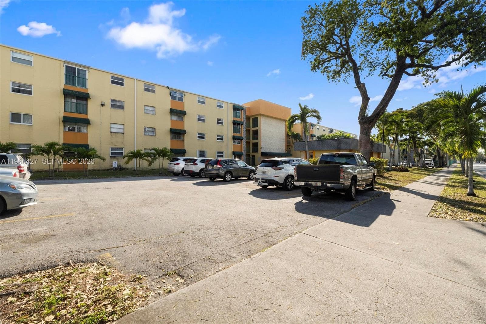 606 W 81st St # 302, Hialeah FL 33014 — 1