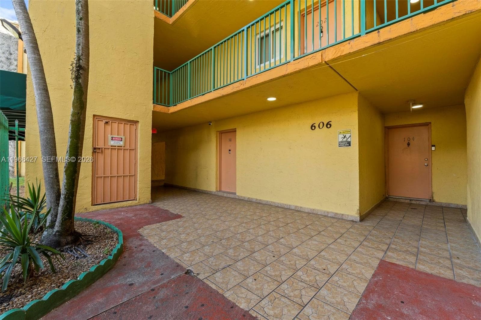 606 W 81st St # 302, Hialeah FL 33014 — 4