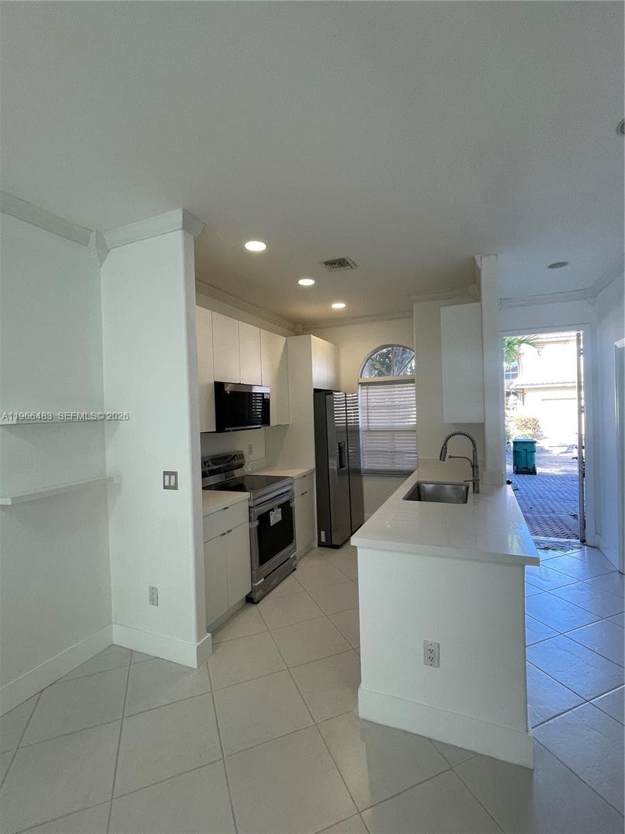 703 NE 195th St # 703, Miami FL 33179 — 2