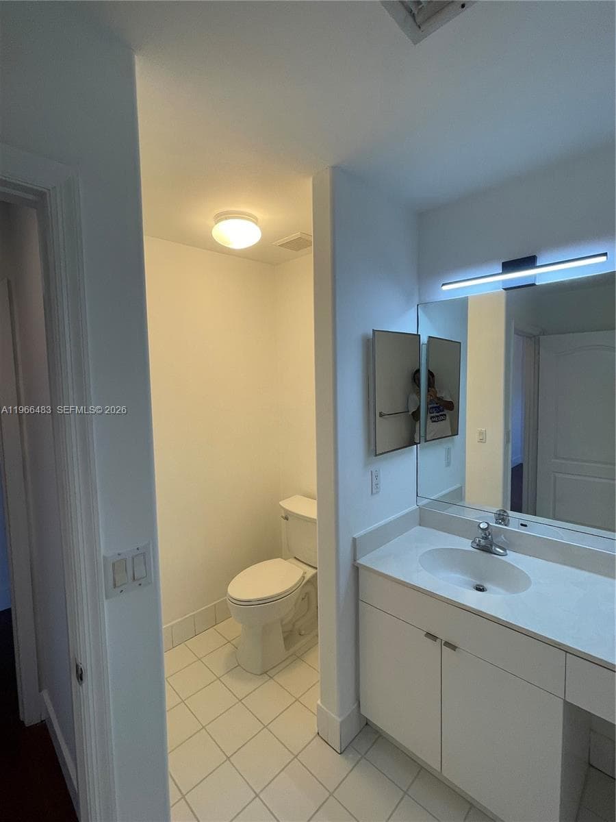 703 NE 195th St # 703, Miami FL 33179 — 13