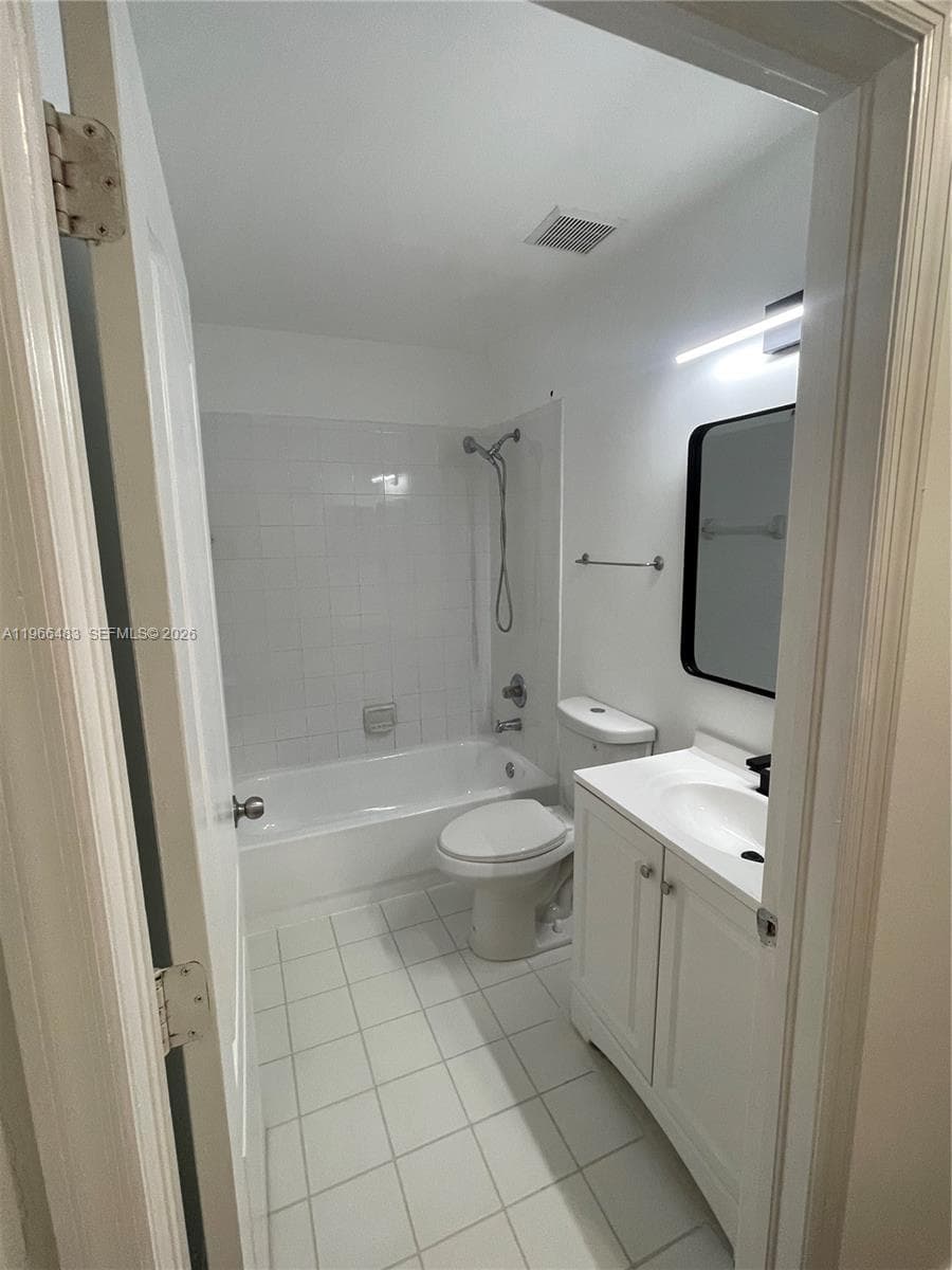 703 NE 195th St # 703, Miami FL 33179 — 16