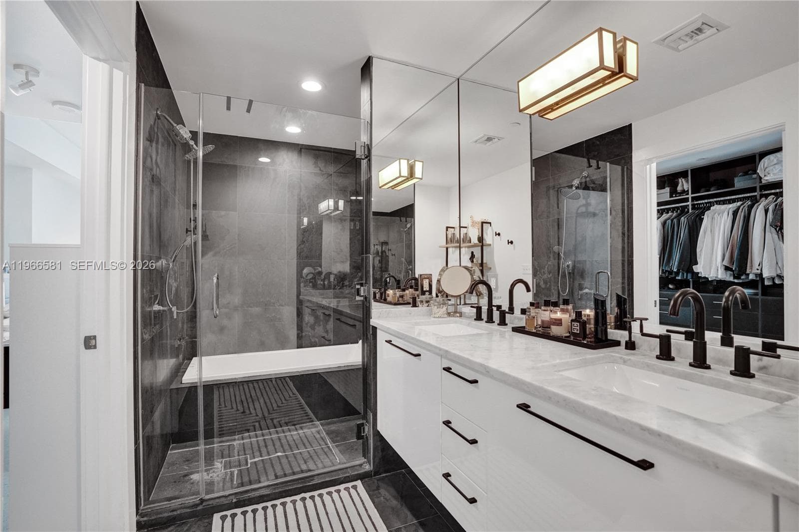 900 Biscayne Blvd # 2907, Miami FL 33132 — 23