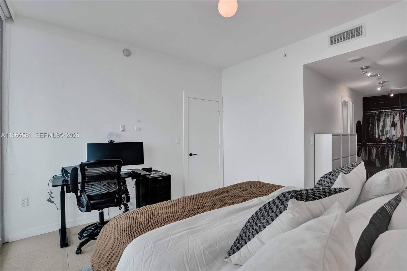 900 Biscayne Blvd # 2907, Miami FL 33132 — 20
