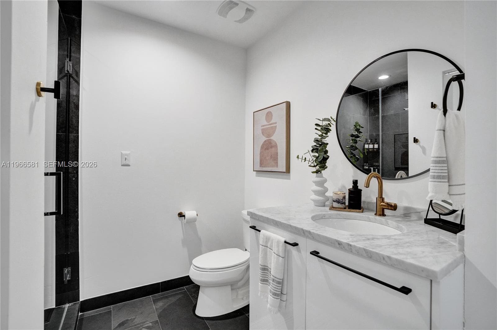 900 Biscayne Blvd # 2907, Miami FL 33132 — 24