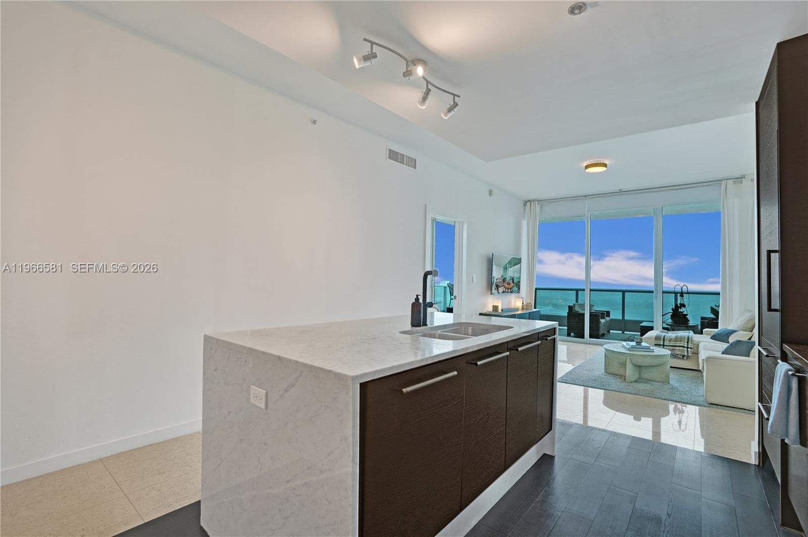 900 Biscayne Blvd # 2907, Miami FL 33132 — 34