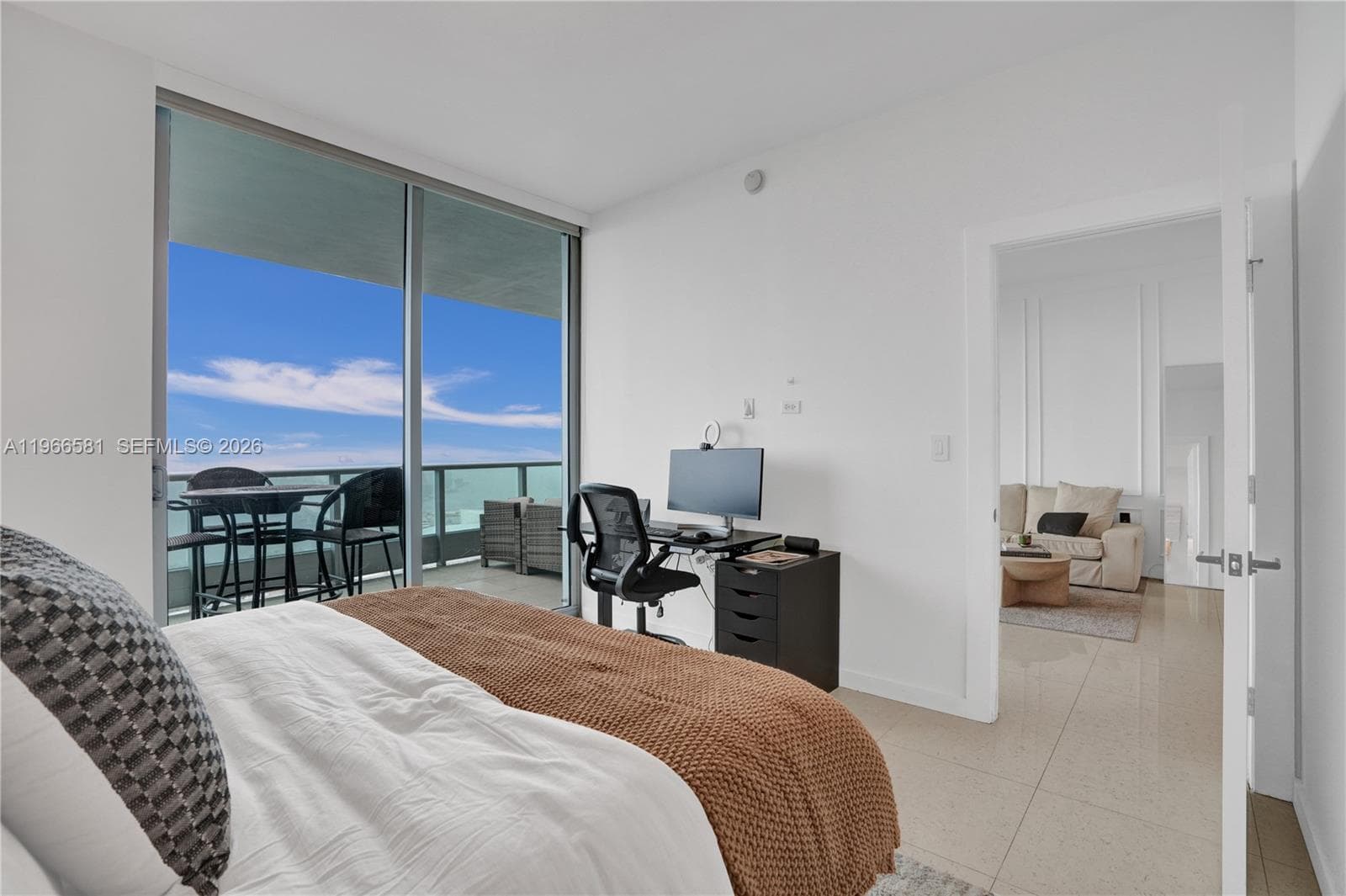 900 Biscayne Blvd # 2907, Miami FL 33132 — 18