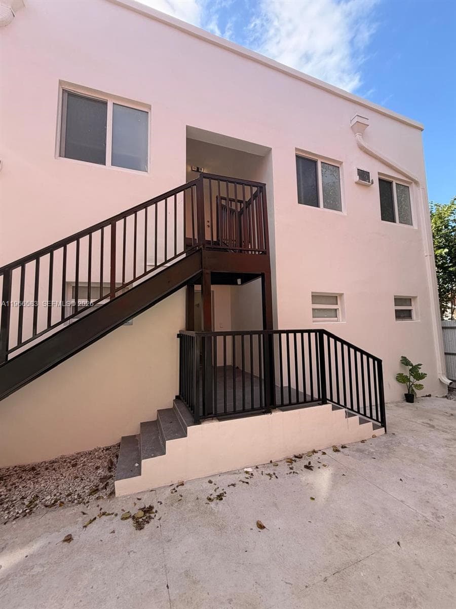 337 SW 10th Ave, Miami FL 33130 — 5