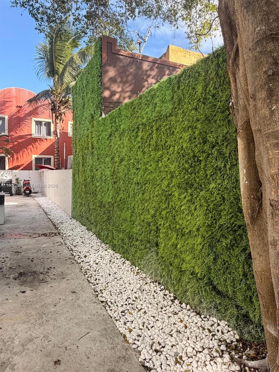 337 SW 10th Ave, Miami FL 33130 — 4