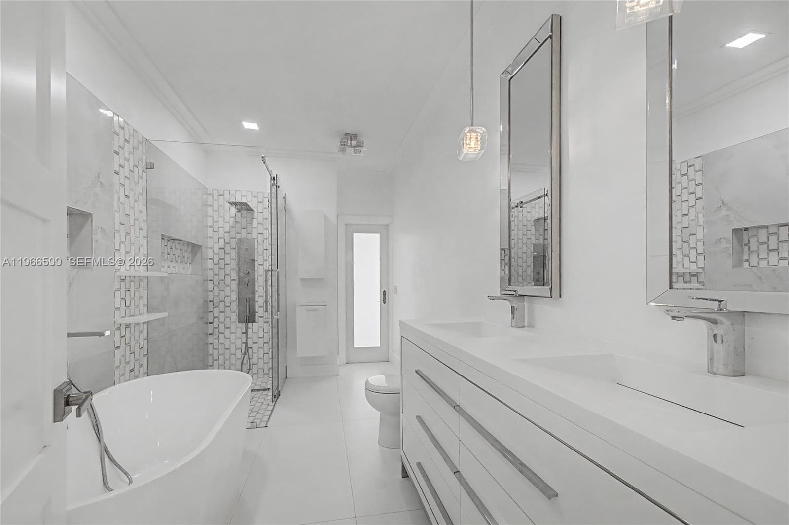 8305 NW 157th Ter, Miami Lakes FL 33016 — 16