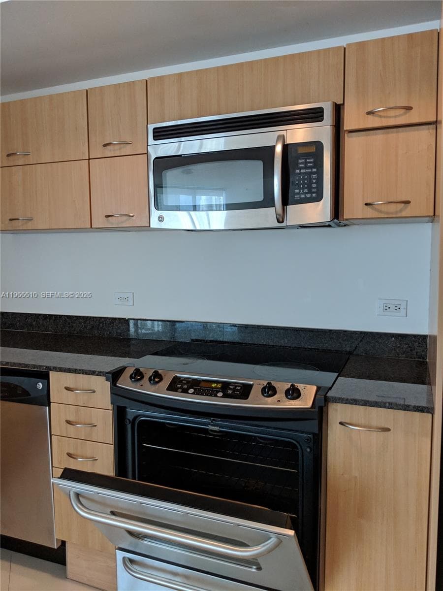 350 S Miami Ave # 1901, Miami FL 33130 — 38