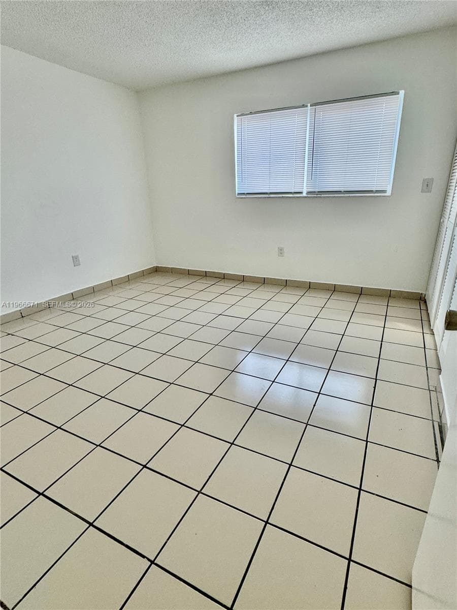 1481 NE 150th St # 102, Miami FL 33161 — 23